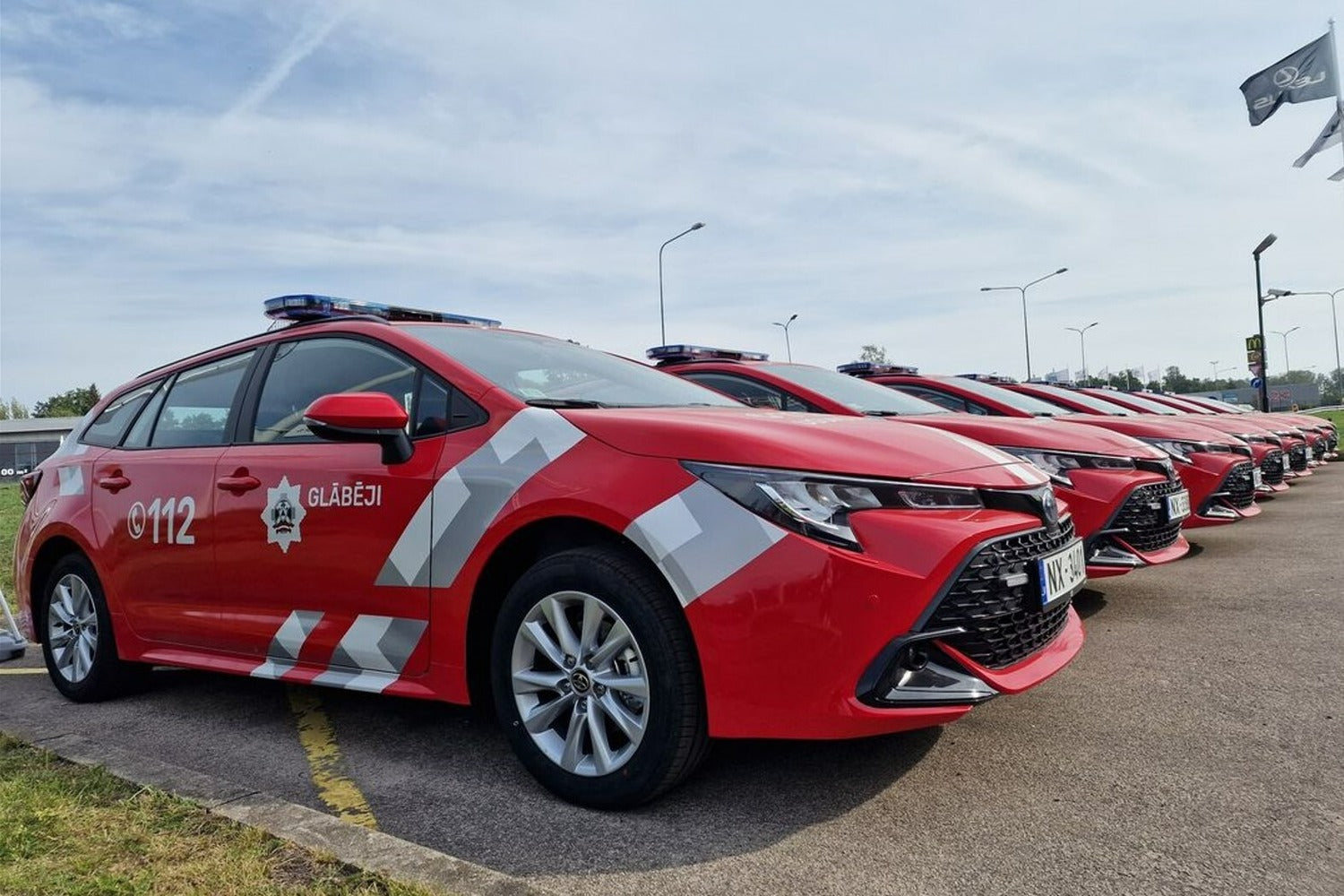 Valsts Ugunsdzēsības un Glābšanas Dienesta operatīvo transportlīdzekļu pilna ietīšana un marķēšana