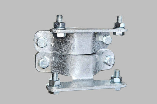 Ceļa zīmju stiprinājums pie staba