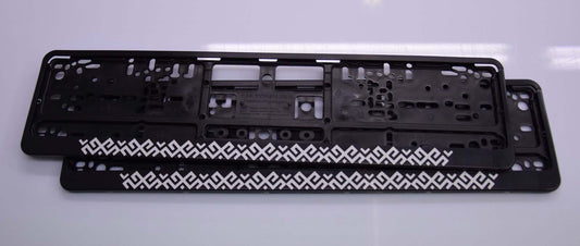 Auto numura turētājs ar latviešu rakstiem - Mārtiņa zīme