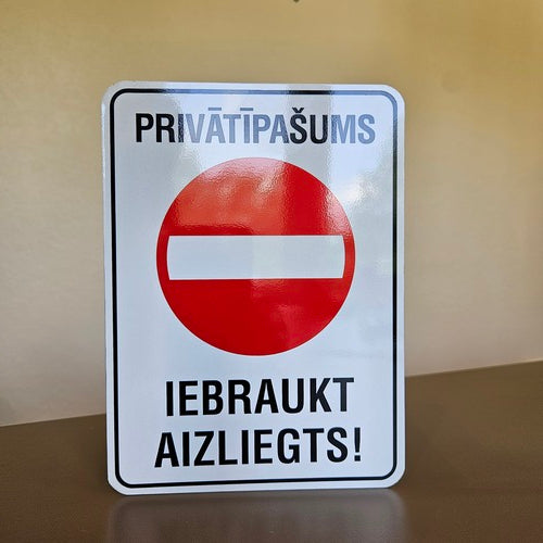 Zīme PRIVĀTĪPAŠUMS IEBRAUKT AIZLIEGTS! 150mm x 204mm