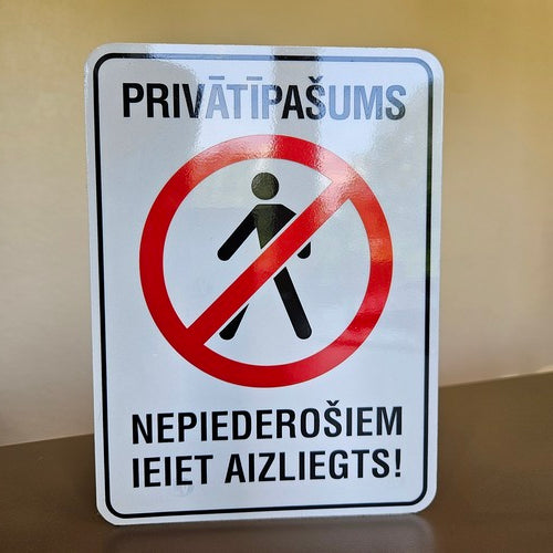 Zīme PRIVĀTĪPAŠUMS IEIET AIZLIEGTS! 150mm x 204mm