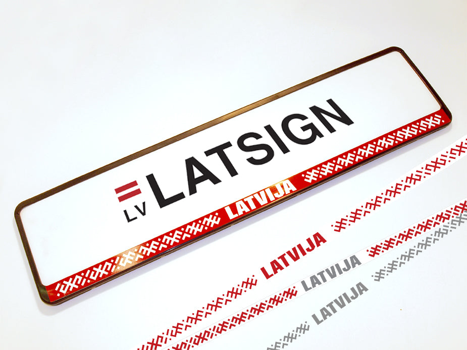 Auto numura turētājs ar uzrakstu un latviešu rakstiem