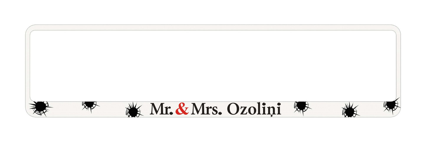 Auto numura turētājs ar uzrakstu - Mr. & Mrs. (Jūsu teksts) Latsign