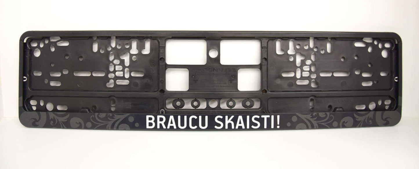 Auto numura turētājs ar uzrakstu - BRAUCU SKAISTI!