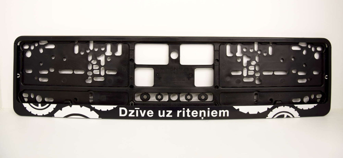 Auto numura turētājs ar uzrakstu - Dzīve uz riteņiem