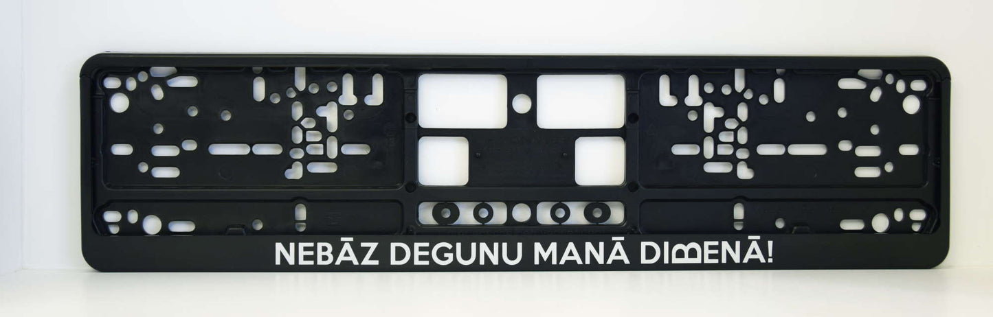 Auto numura turētājs ar uzlīmi - Nebāz degunu manā dibenā! - A tips - 110 x 520mm