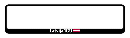 Auto numura turētājs ar uzrakstu Latvija 100 un karogu