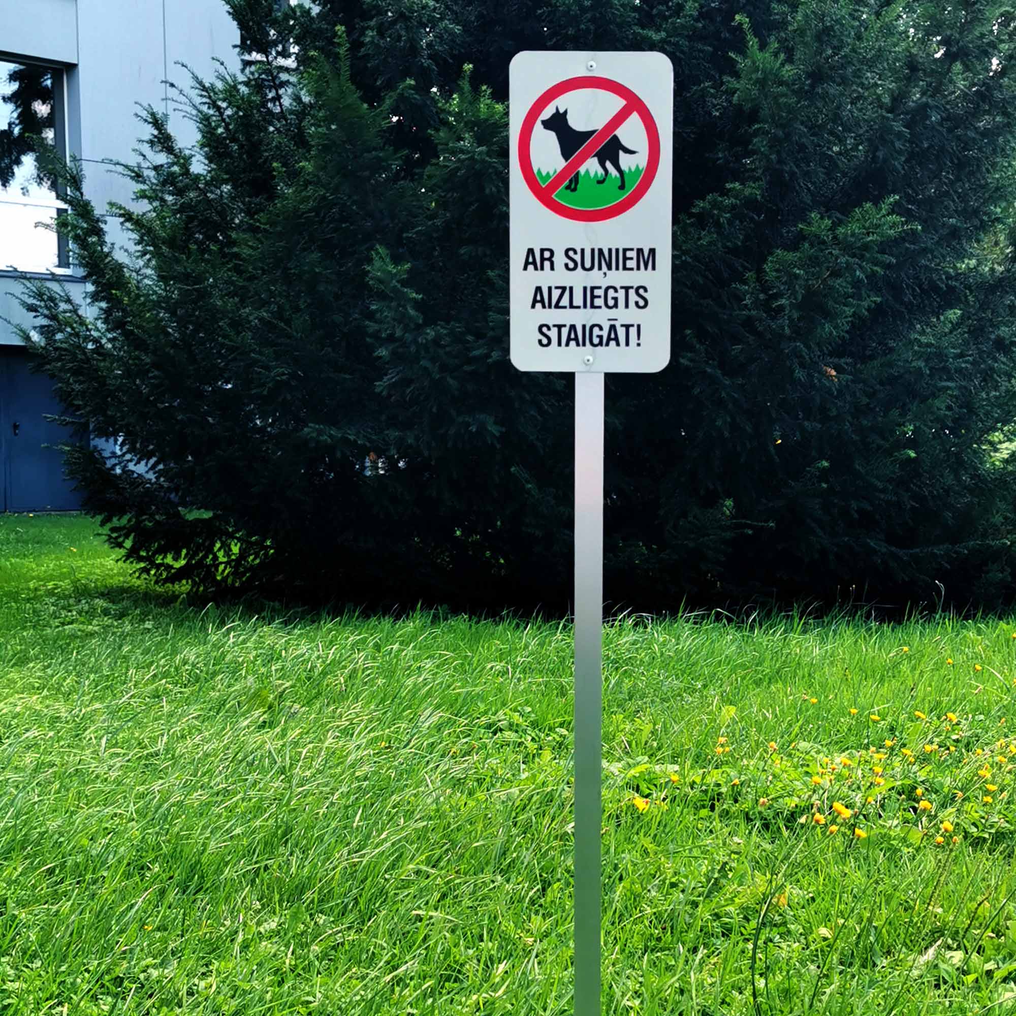 Stabiņš brīdinājuma zīmes stiprināšanai – LATSIGN